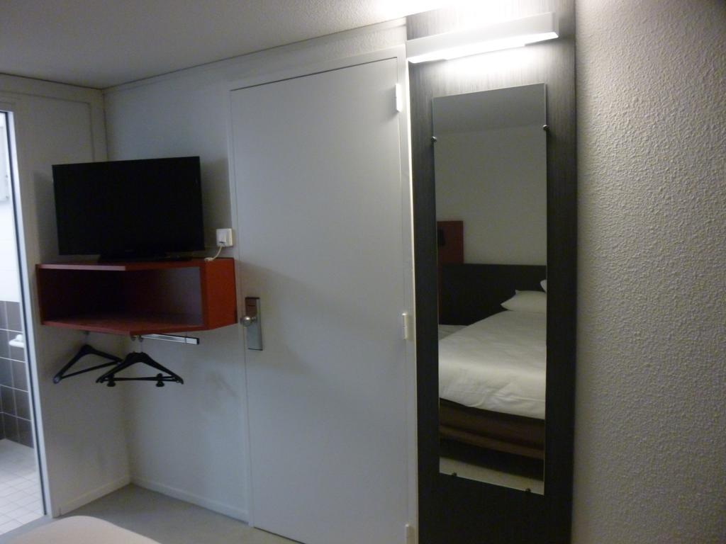 Brit Hotel Mayenne Phòng bức ảnh