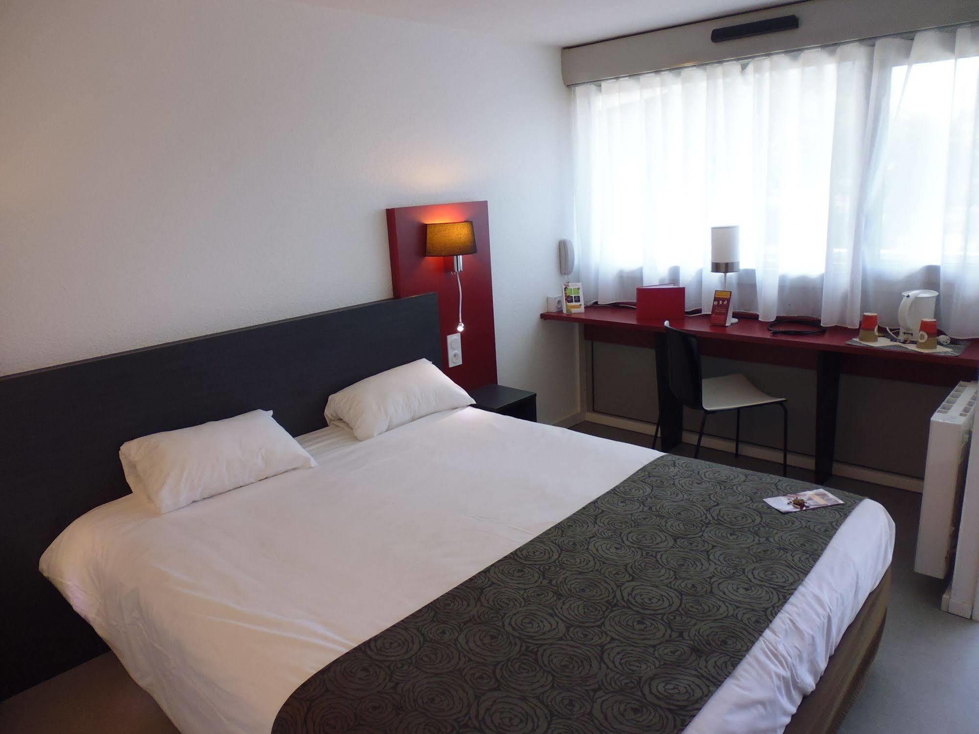 Brit Hotel Mayenne Ngoại thất bức ảnh