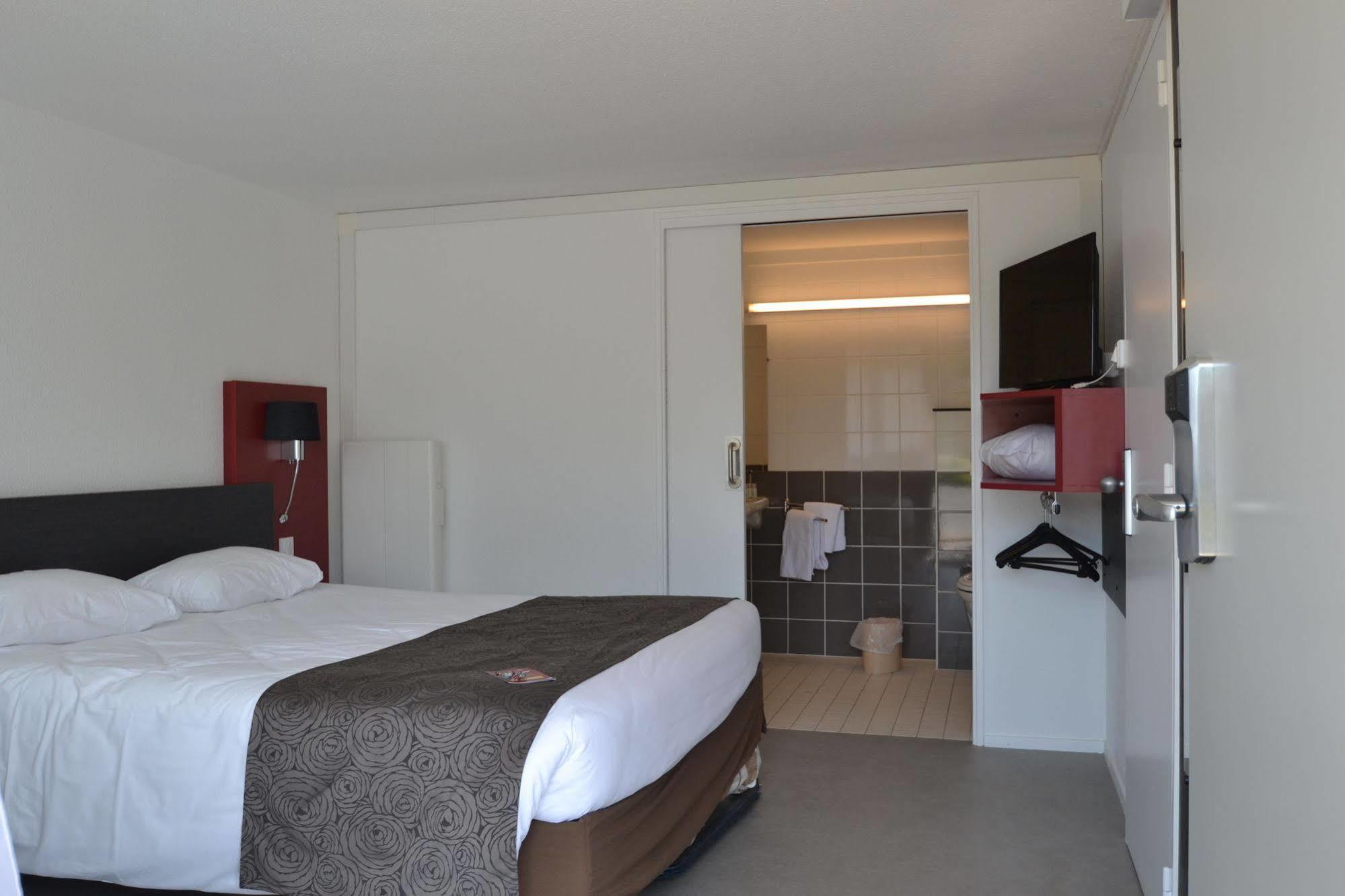 Brit Hotel Mayenne Ngoại thất bức ảnh
