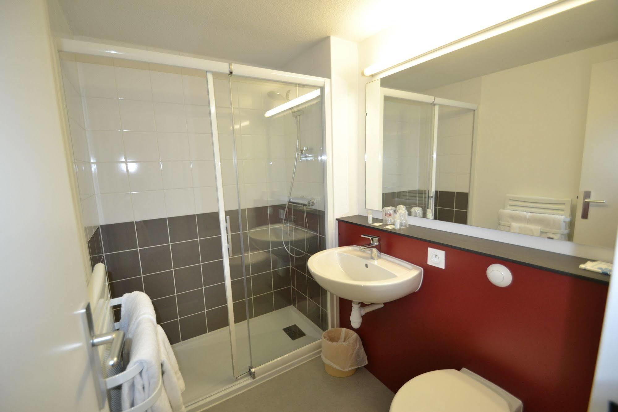 Brit Hotel Mayenne Ngoại thất bức ảnh