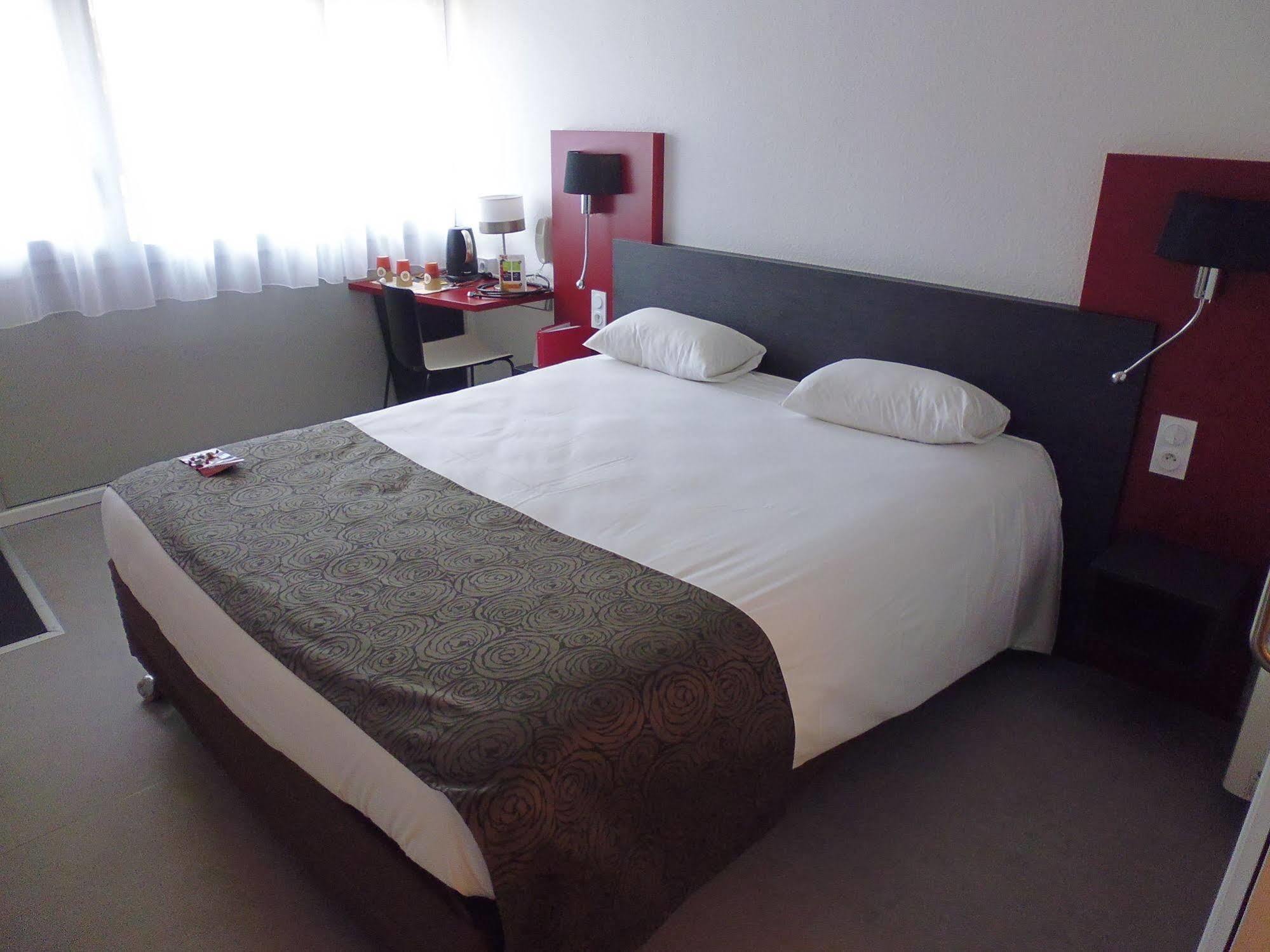 Brit Hotel Mayenne Ngoại thất bức ảnh