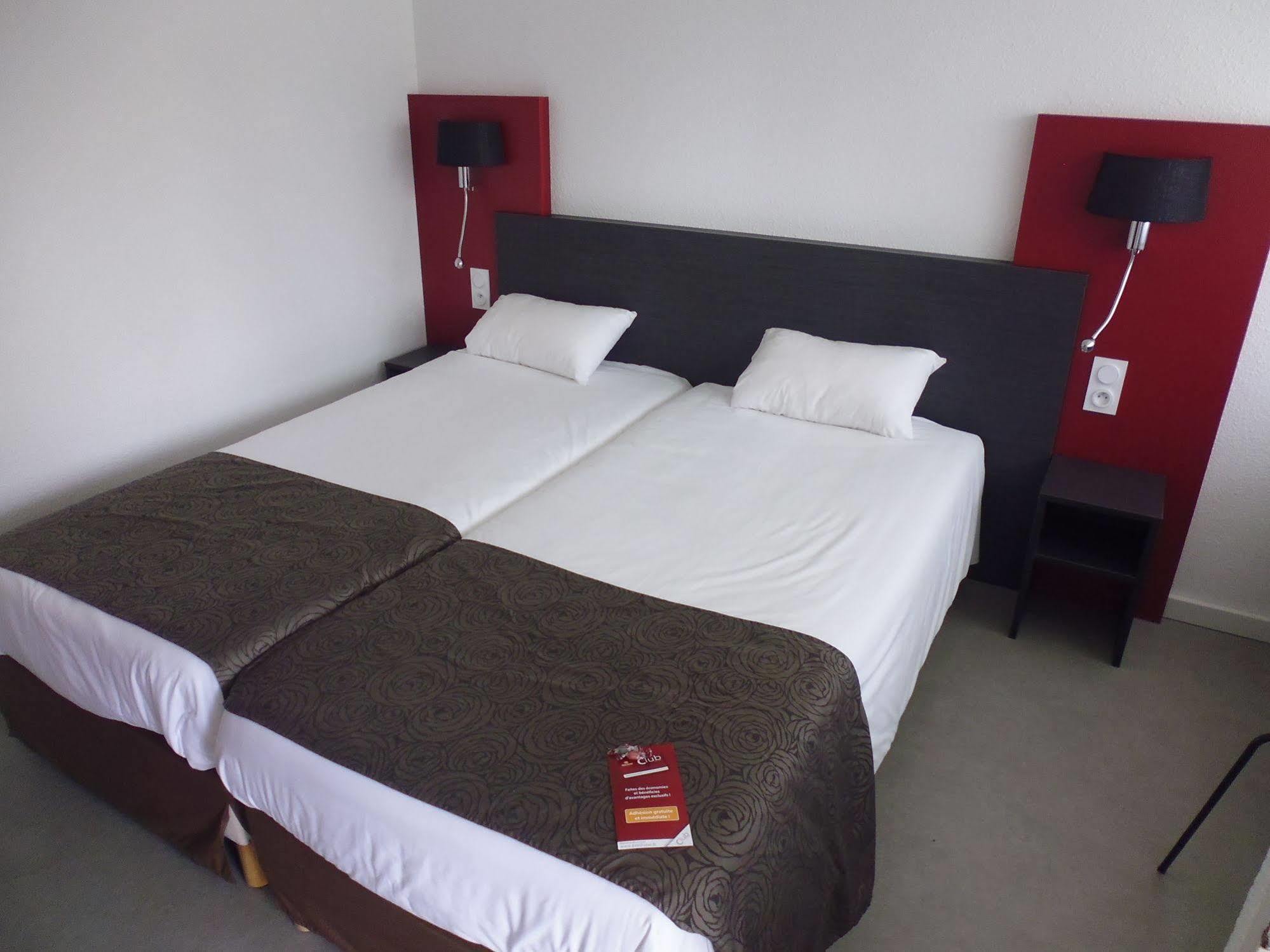 Brit Hotel Mayenne Ngoại thất bức ảnh