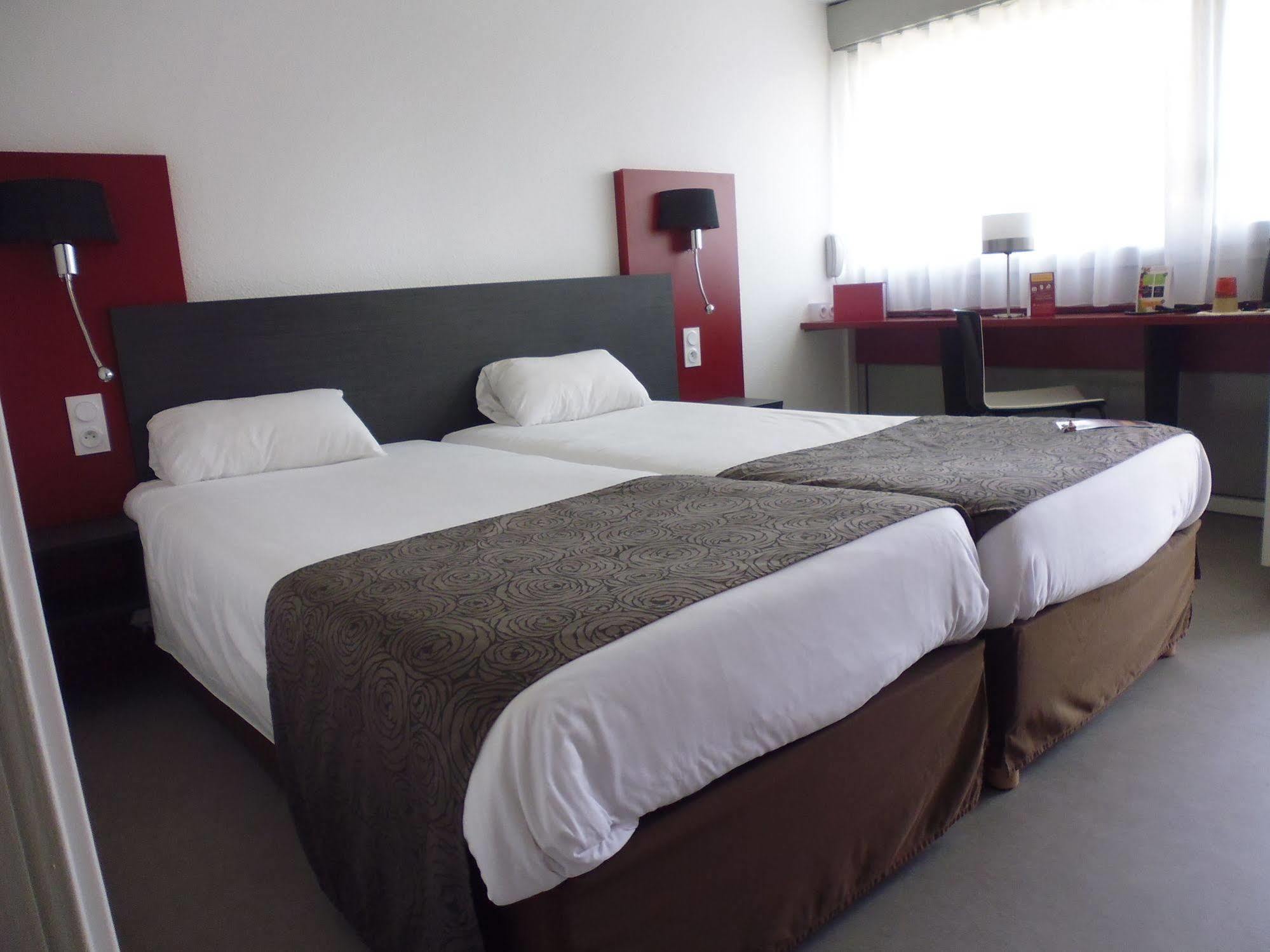 Brit Hotel Mayenne Ngoại thất bức ảnh